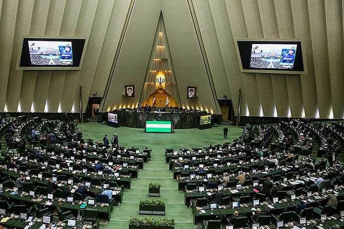 ۲۲۷ نفر از نمایندگان مجلس شورای اسلامی در بیانیه‌ای از قوه قضائیه درخواست کردند تا با تحریک‌کنندگان اغتشاشات اخیر برخورد قاطع داشته باشد.