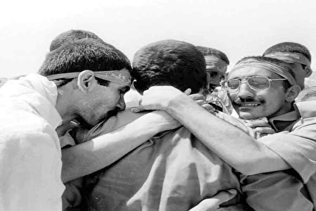 جدال شیرین اشک و لبخند