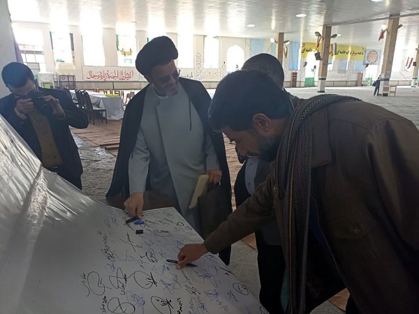 طومار مطالبه گری مردم زاهدان در حمایت از عفاف و حجاب امضا شد