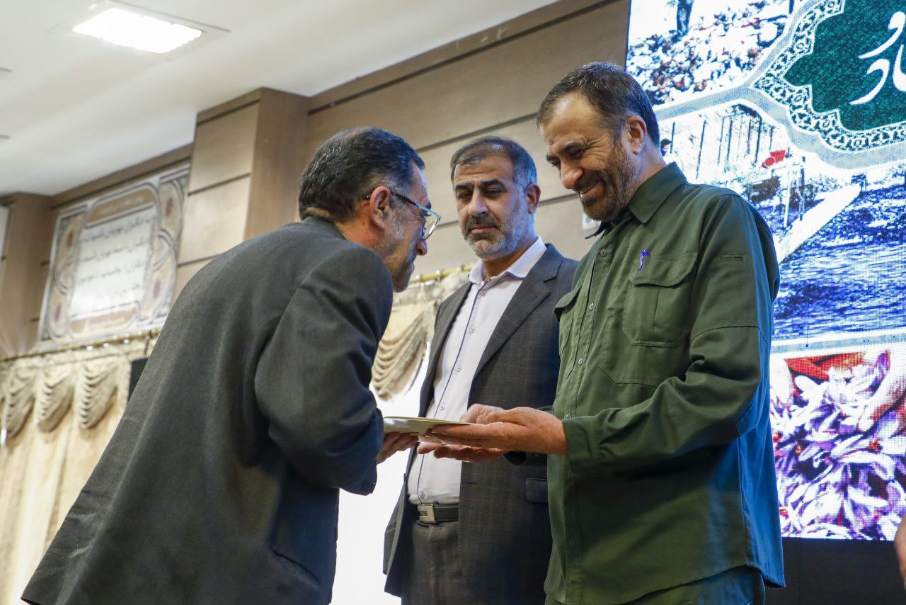 تا زمانیکه روحیه و تفکر بسیج در جامعه حاکم است دشمن هیچ غلطی نخواهد کرد تا زمانیکه روحیه و تفکر بسیج در جامعه حاکم است دشمن هیچ غلطی نخواهد کرد