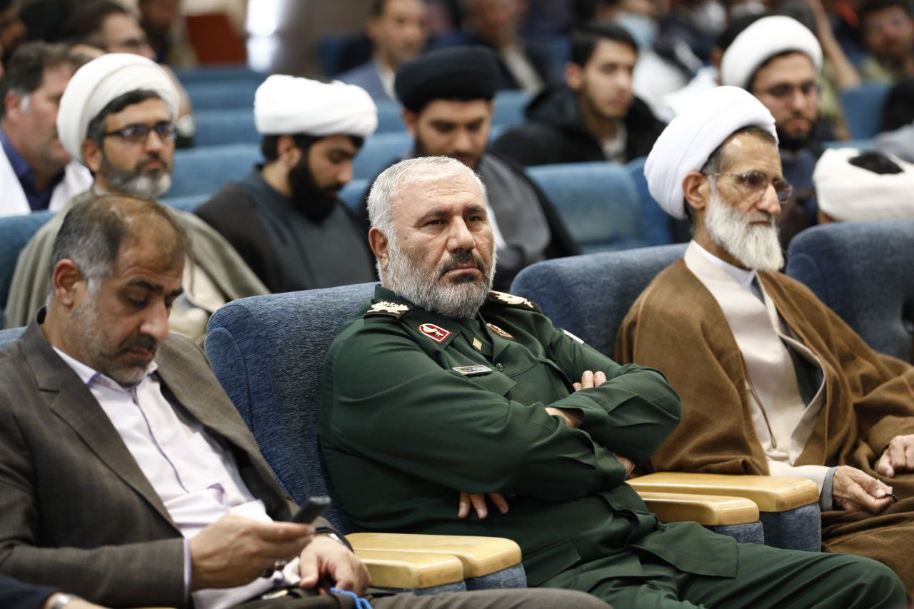 تا زمانیکه روحیه و تفکر بسیج در جامعه حاکم است دشمن هیچ غلطی نخواهد کرد تا زمانیکه روحیه و تفکر بسیج در جامعه حاکم است دشمن هیچ غلطی نخواهد کرد