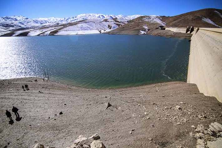 نفس‌های پاییز به شماره افتاده‌ اما میزان بارش‌ها تاکنون امیدوار کننده نبوده است. برای نمونه در سه ماه گذشته حدود 31 میلی‌متر بارش در تهران ثبت شده ‌و میزان پرشدگی سدهای این استان‌ حدود 15درصد برآورد شده است‌. این درحالی است که برخی استان‌ها مانند سیستان و بلوچستان با کاهش 90درصدی بارش رو به رو هستند.