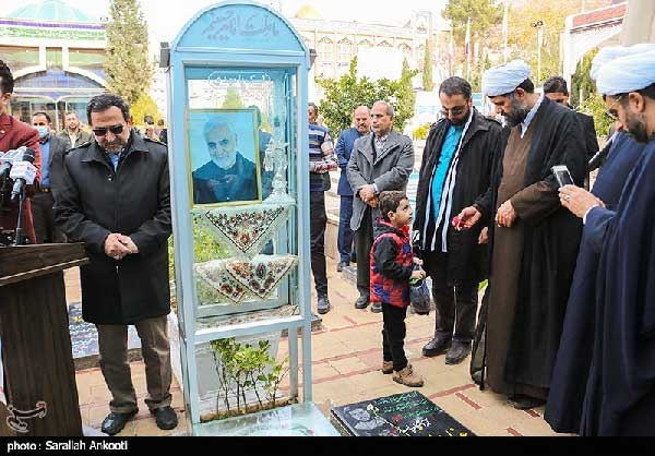 «جان فدا» شعار امسال بزرگداشت شهید سلیمانی است «جان فدا» شعار امسال بزرگداشت شهید سلیمانی است