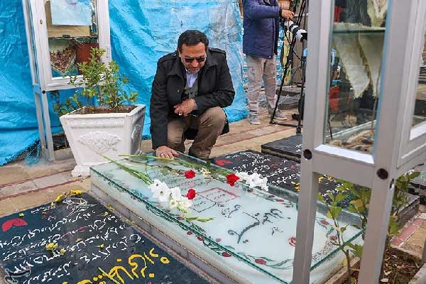 «جان فدا» شعار امسال بزرگداشت شهید سلیمانی است «جان فدا» شعار امسال بزرگداشت شهید سلیمانی است