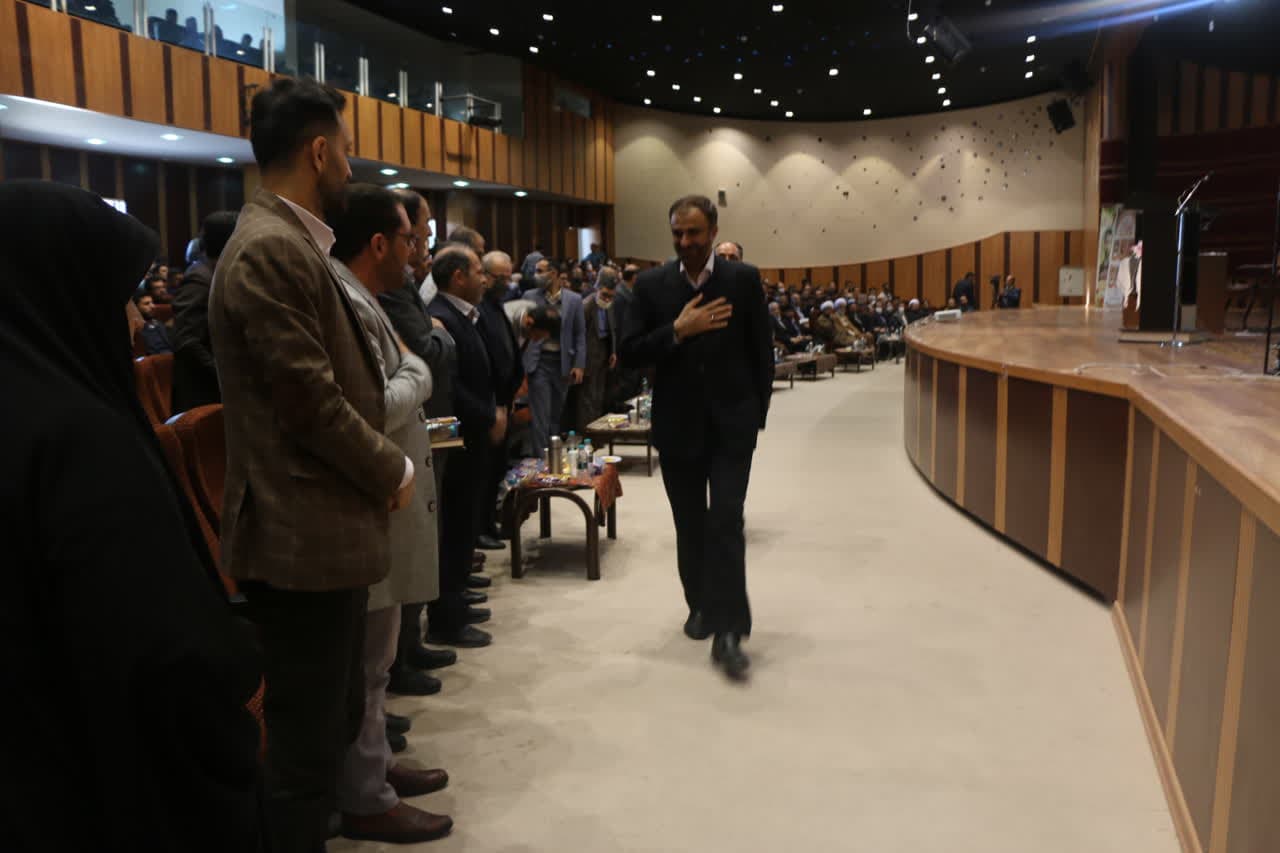 شیوه جدید دشمن در مقابله با انقلاب ایجاد یاس و نا امیدی در میان مردم،جوانان و جامعه است