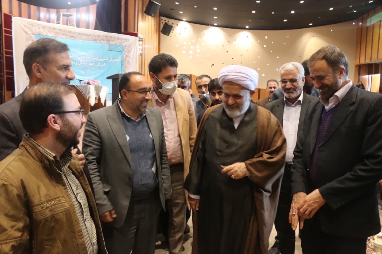 شیوه جدید دشمن در مقابله با انقلاب ایجاد یاس و نا امیدی در میان مردم،جوانان و جامعه است