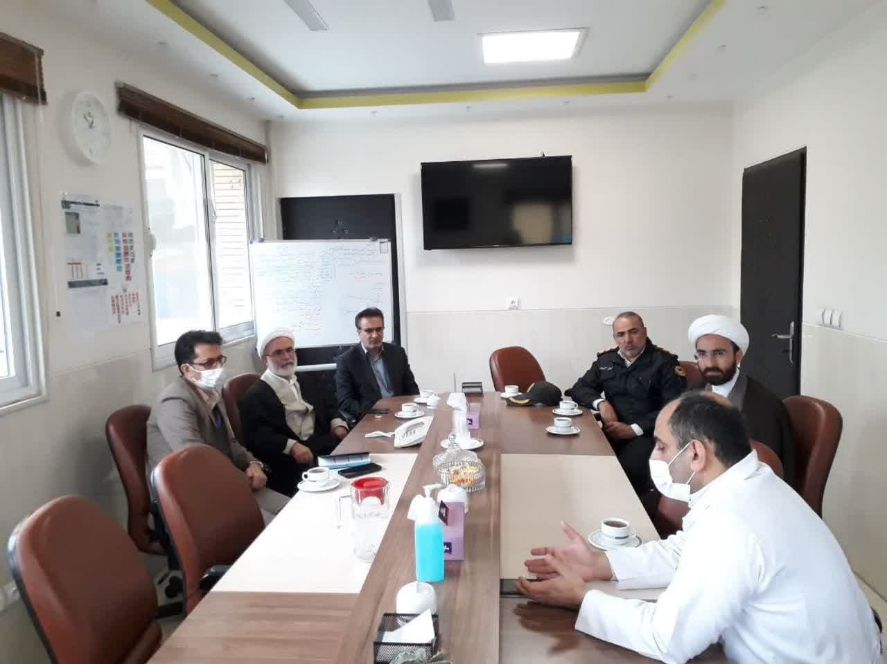 عیادت نماینده مردم شهرستان بروجن و مسئولان از مصدومان حادثه آتشسوزی مینیبوس عیادت نماینده مردم شهرستان بروجن و مسئولان از مصدومان حادثه آتشسوزی مینیبوس