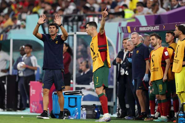 عکس | ستاره پرتغالی مربی شد عکس | ستاره پرتغالی مربی شد