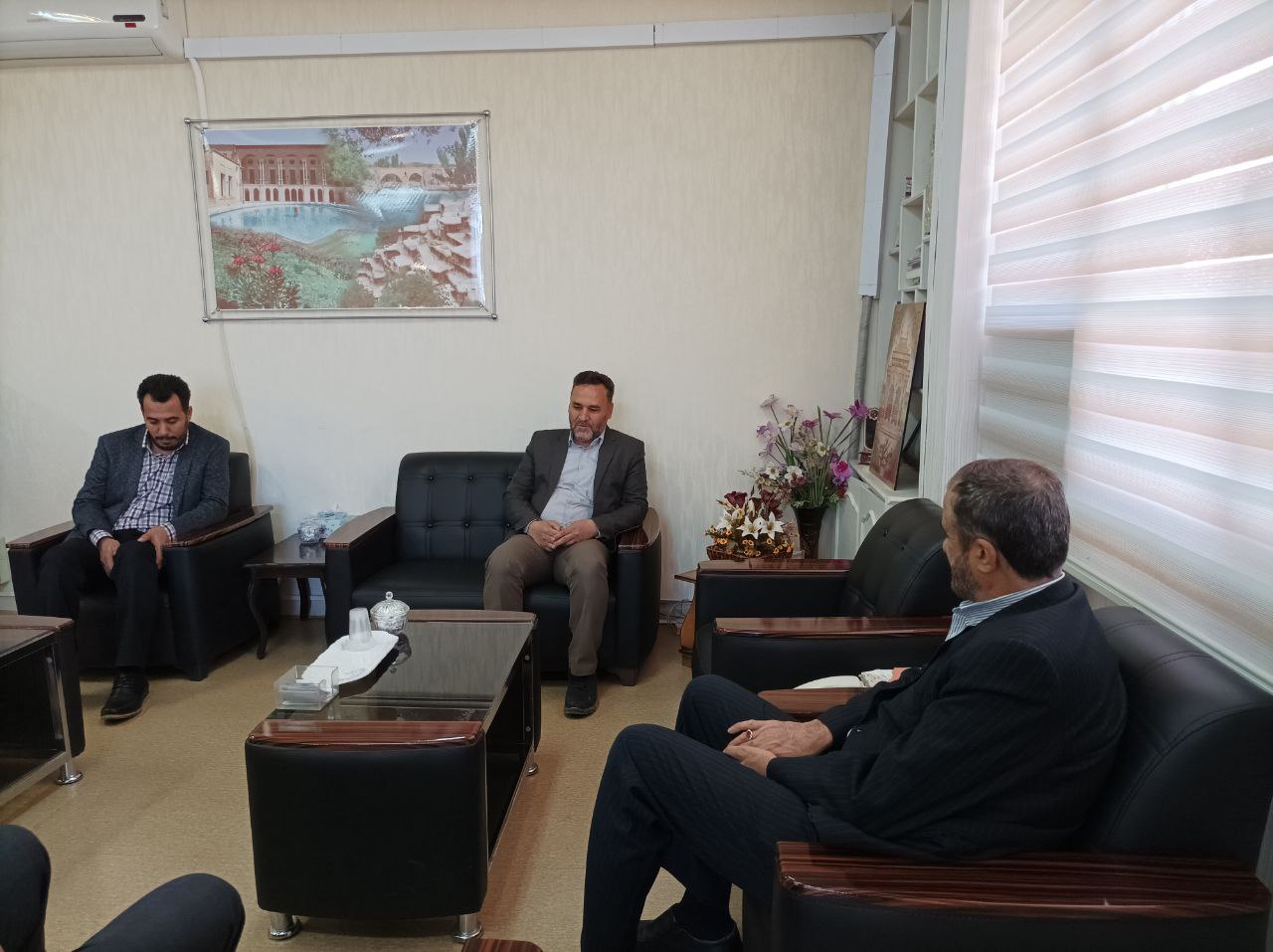 بازديد غیر مترقبه و سرزده استاندار چهار محال و بختیاری از معاونت های 4 گانه استانداری