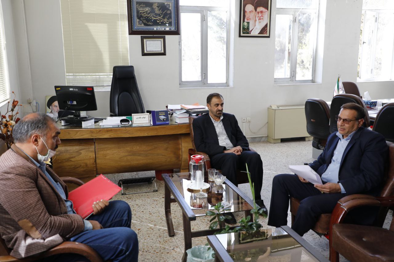 بازديد غیر مترقبه و سرزده استاندار چهار محال و بختیاری از معاونت های 4 گانه استانداری