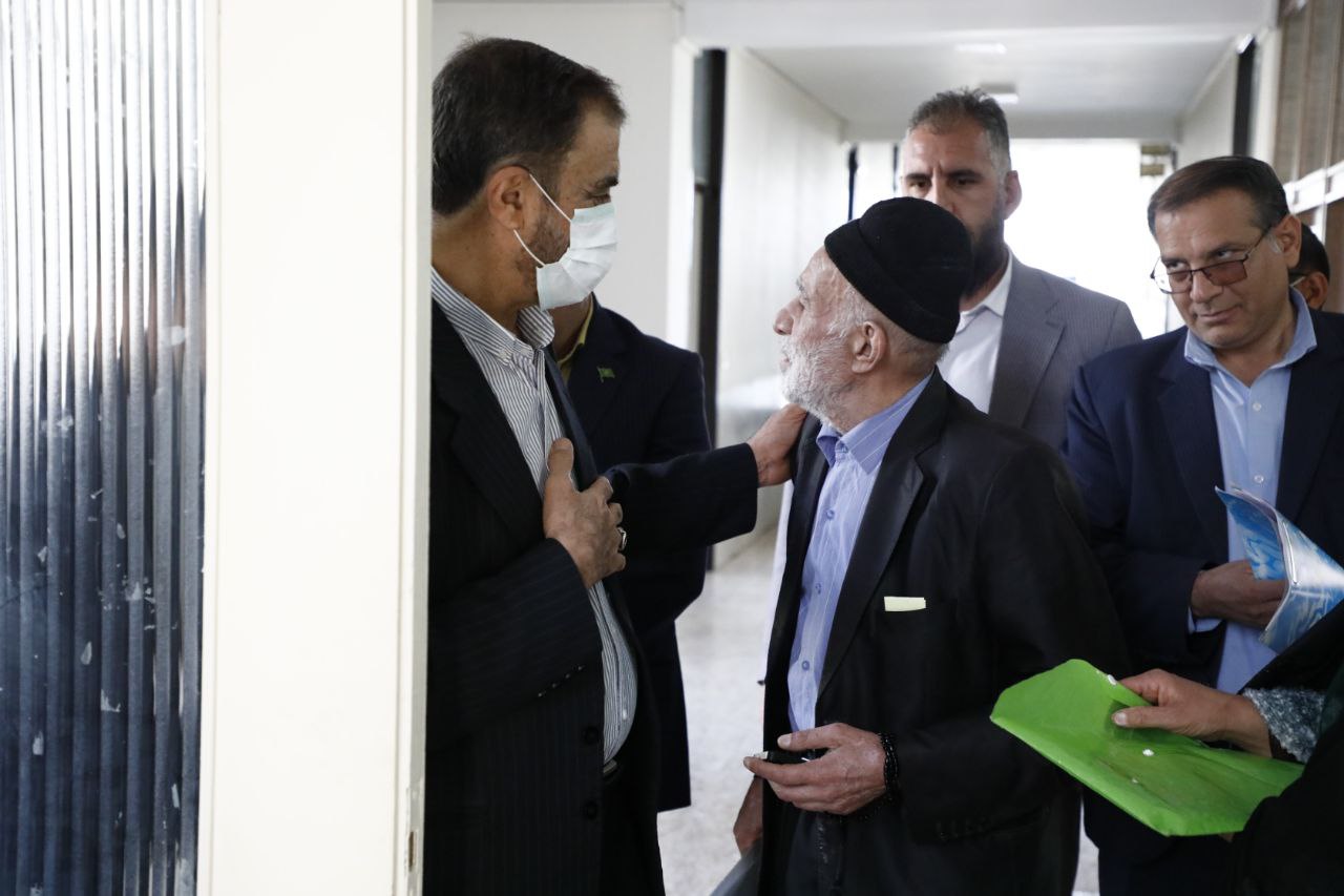 بازديد غیر مترقبه و سرزده استاندار چهار محال و بختیاری از معاونت های 4 گانه استانداری