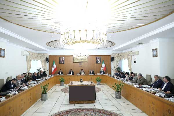 برخورد قاطع با متخلفانی که با قیمت ریال کالا تولید و با قیمت ارز عرضه می‌کنند