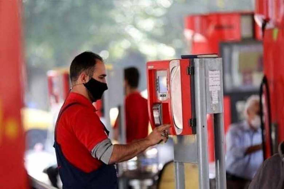 بحث‌ درباره افزایش قیمت بنزین این روزها ‌در جامعه خیلی زود بالا می‌گیرد، زیرا دولت کسری بودجه قابل توجهی دارد و برای رفع این مشکل وسوسه می‌شود که بهای بنزین را افزایش دهد. هرچند بسیاری از مسئولان این رویکرد را رد می‌کنند. اما این احتمال نیز وجود دارد که مسئولان دوباره به سمت اجرای طرح بنزین برای همه بروند.