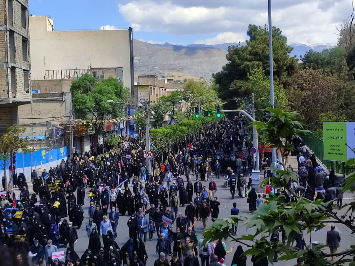 راهپیمایی روز قدس با حضور اقشار مختلف مردم و مسئولین در کرج برگزار شد