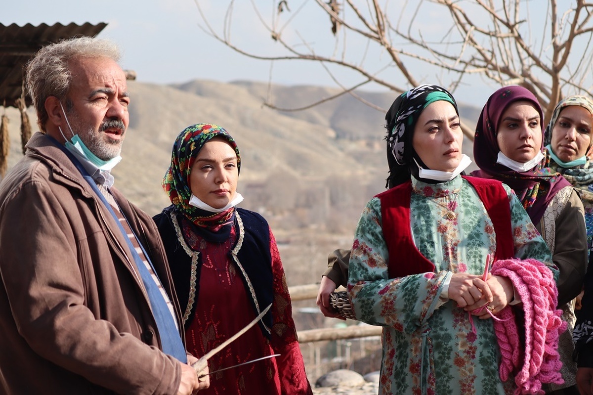 سریال «نون خ ۴» که از شبکه یک سیما پخش می‌شود با ۸۳.۵ درصد بیننده و ۷۸.۶ درصد رضایت در میان مخاطبان سریال‌ها در صدر قرار دارد.