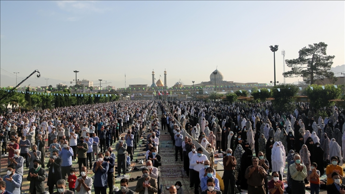 ستاد برگزاری نماز عید سعید فطر در اطلاعیه‌ای اعلام کرد: اگر فردا عید فطر باشد نماز جمعه برگزار نمی‌شود.