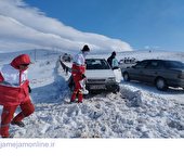  هلال احمر: نجات سرنشینان ۲۵۲ خودروی گرفتار شده در برف اندیکا
