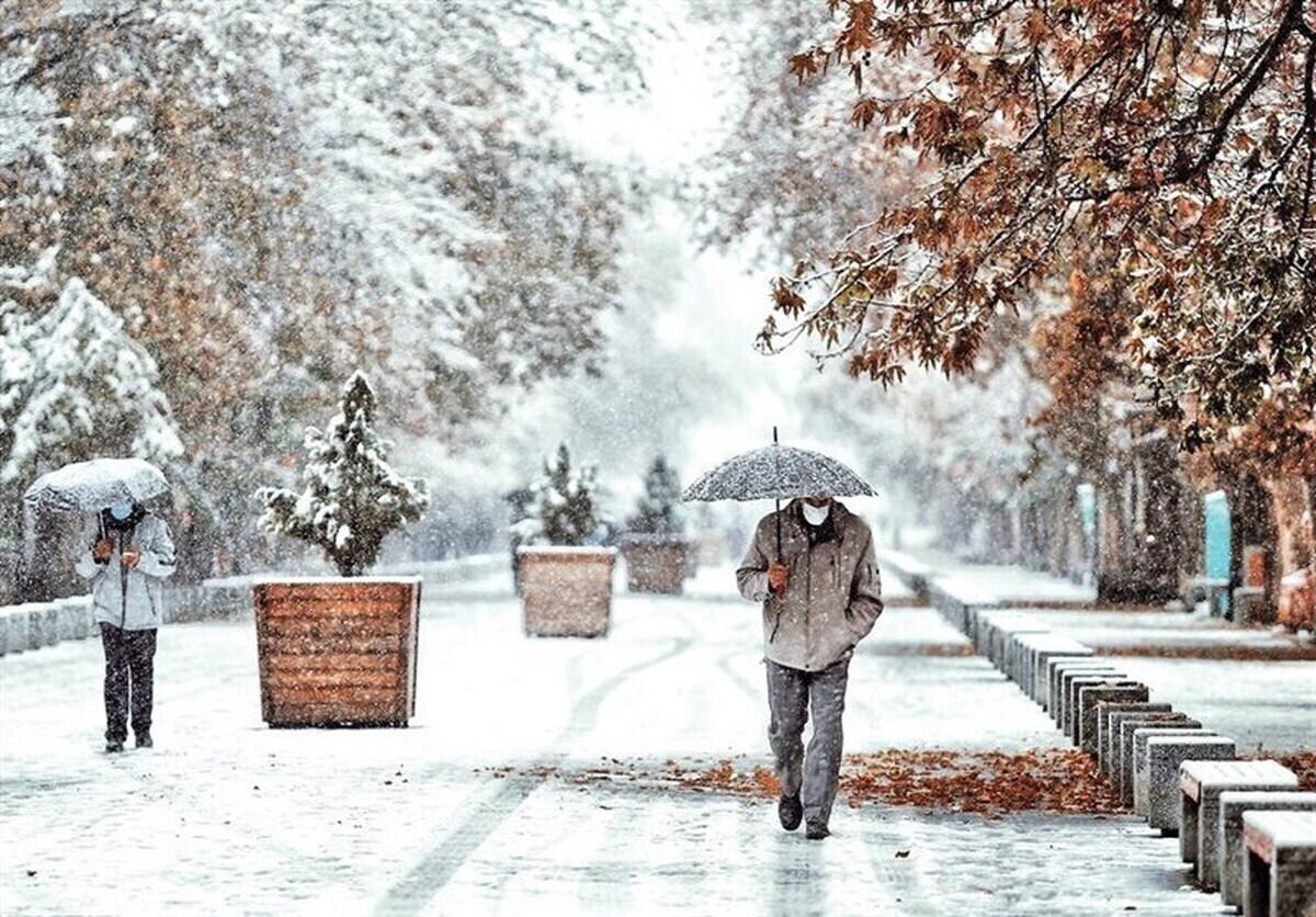 رئیس مرکز ملی پیش‌بینی و مدیریت بحران مخاطرات وضع هوای سازمان هواشناسی با اشاره به اینکه از روز جمعه سامانه‌ای بارشی از شمال غرب به کشور نفوذ می‌کند، گفت: شهروندان در مناطقی مانند آذربایجان شرقی، خراسان شمالی، کردستان، زنجان، ارتفاعات البرز و محور‌های مواصلاتی بین تهران و البرز با استان‌های ساحلی دریای خزر شاهد بارش برف خواهند بود.