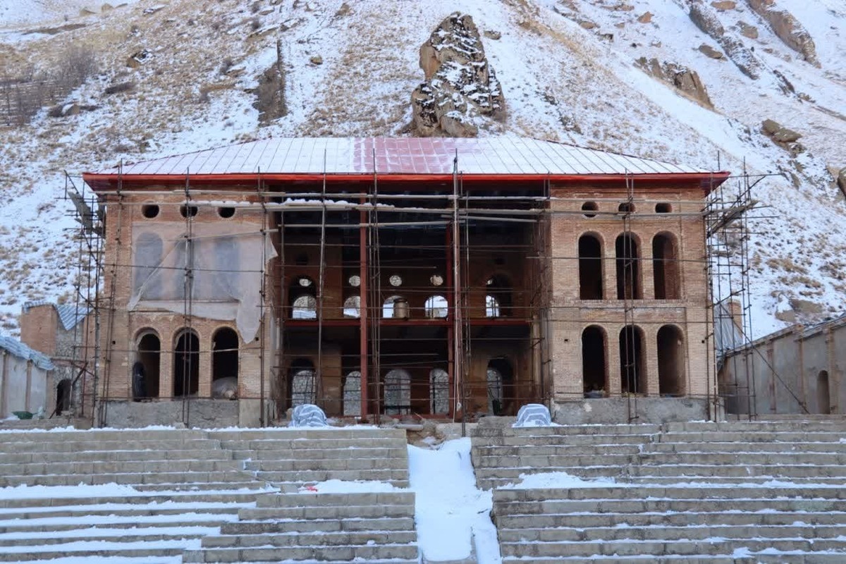 مدیر کل میراث‌فرهنگی، گردشگری و صنایع‌دستی استان البرز با اشاره به پیشرفت ۴۰ درصدی مجموعه اقامتی، پذیرایی و تفریحی کاخ شهرستانک گفت: کاخ تاریخی شهرستانک که اکنون مراحل مرمت را می‌گذراند، قرار است با کاربری اقامتی بومگردی، پذیرایی و تفریحی به عنوان یکی از بزرگترین بوتیک هتل‌های ایران به بهره برداری برسد.