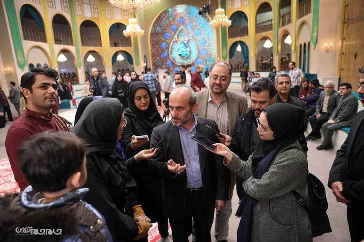 «حسینیه معلی» از جمله برنامه‌های معارفی موفق رسانه ملی است که توانست با ۳۰.۶ درصد بیننده و آمار ۸۹.۹ درصدی رضایت مخاطبان، در صدر پربیننده‌ترین برنامه‌های محرمی امسال بایستد. سری جدید این برنامه که هم‌اکنون در لوکیشنی در غرب تهران در حال ضبط است به مناسبت ولادت صاحب عصر (عج) مهمان نگاه مخاطبان تلویزیون از قاب شبکه سه خواهد شد.