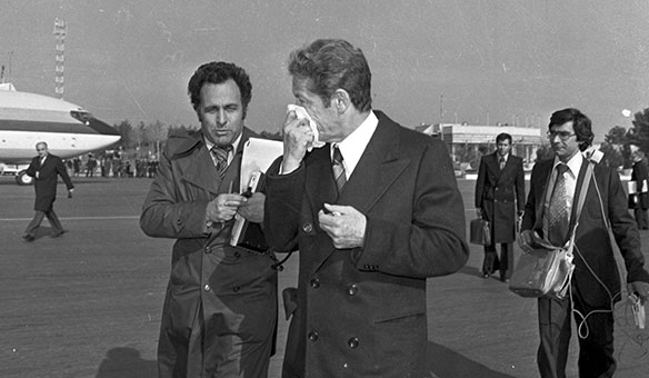 آغاز دوره ۳۷ روزه نخست وزیری شاپور بختیار آغاز دوره ۳۷ روزه نخست وزیری شاپور بختیار