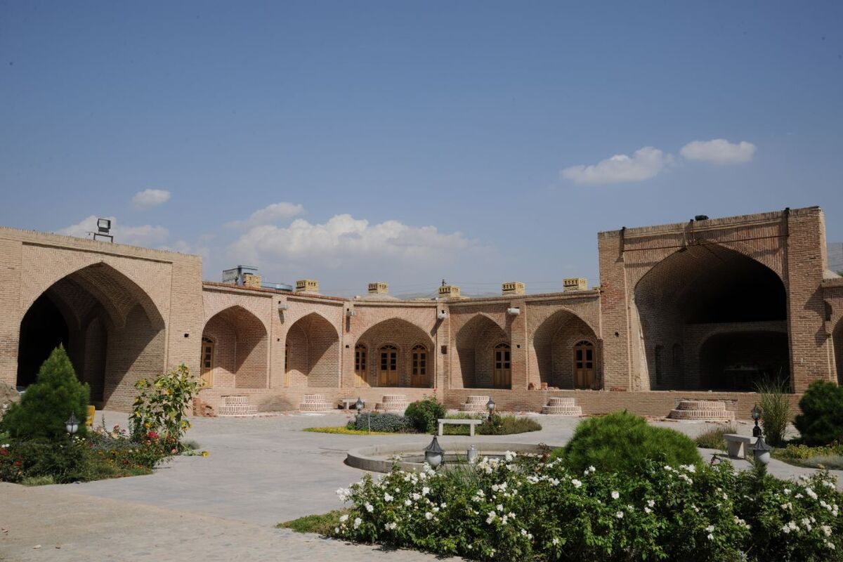 مدیر کل میراث فرهنگی، گردشگری و صنایع‌دستی استان البرز گفت: کاروانسرای شاه‌عباسی برای بهره‌برداری به مزایده گذاشته شد.