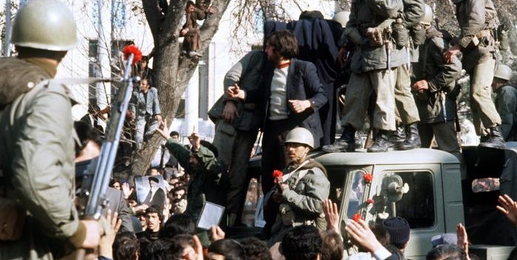 ارتش ۸۰۰ هزار نفری شاه در ۲۲ بهمن به ۷۰۰ نفر رسید