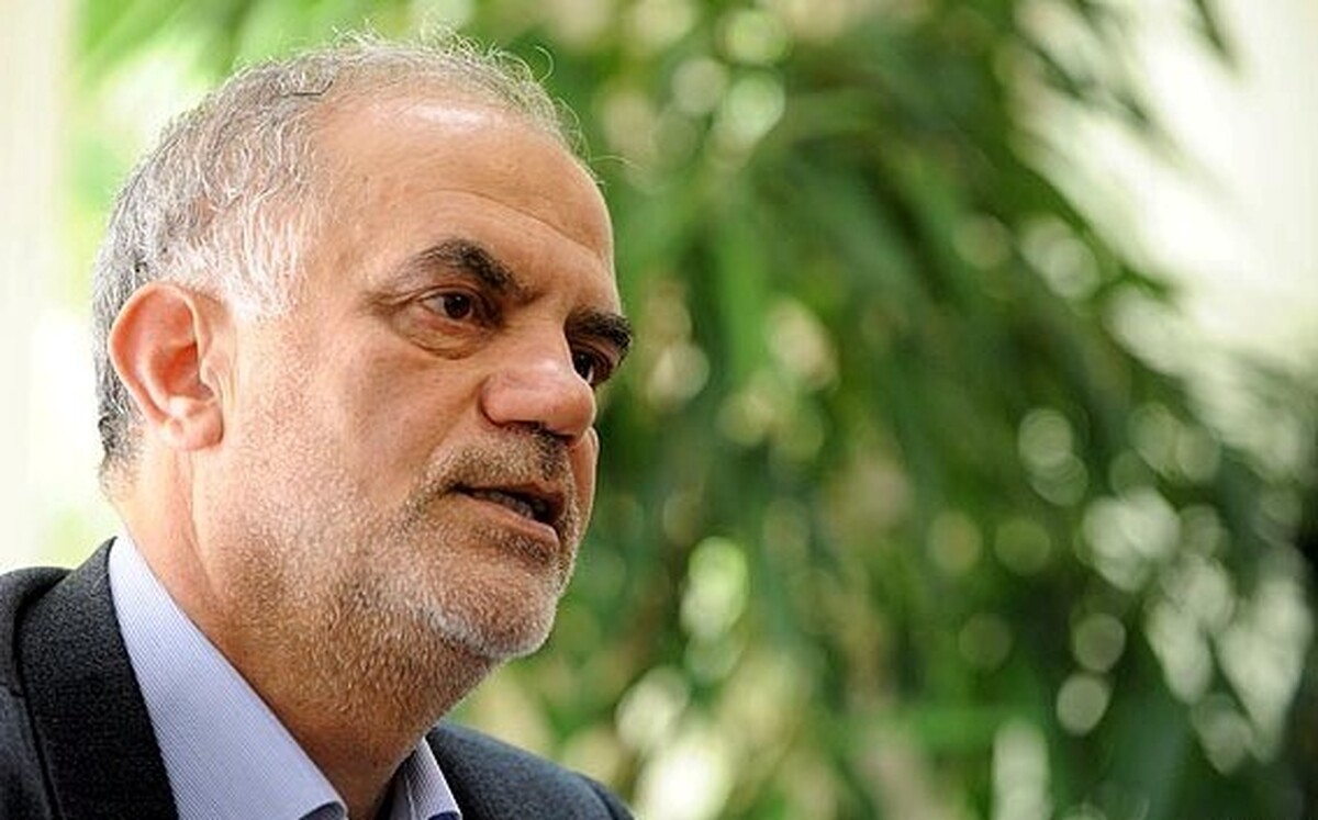 مردم دیروز با حضور گسترده و حماسی خود در انتخابات نشان دادند که آگاهند و همچنان با بصیرت از نظام و انقلاب دفاع می‌کنند.