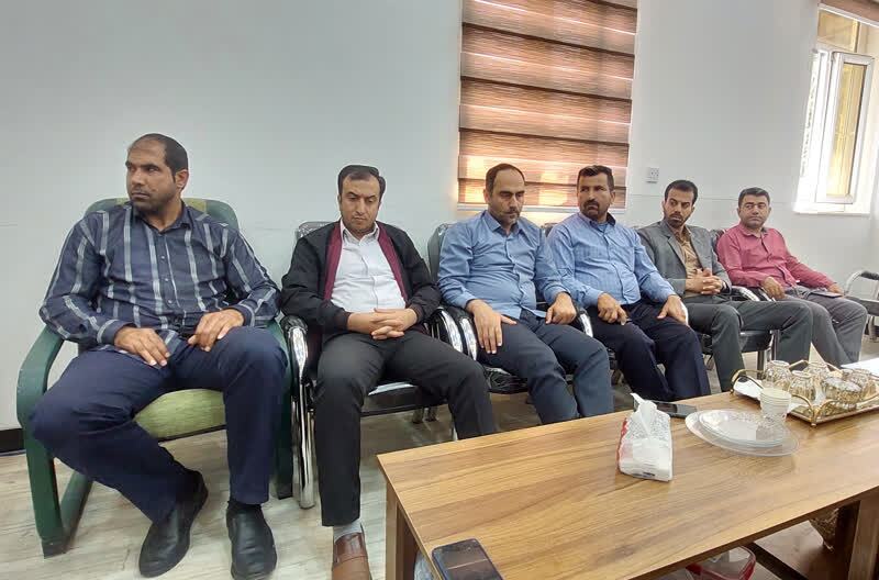 عامل تشویق جوانان برای حضور در مساجد و مراسمات باشید. عامل تشویق جوانان برای حضور در مساجد و مراسمات باشید.