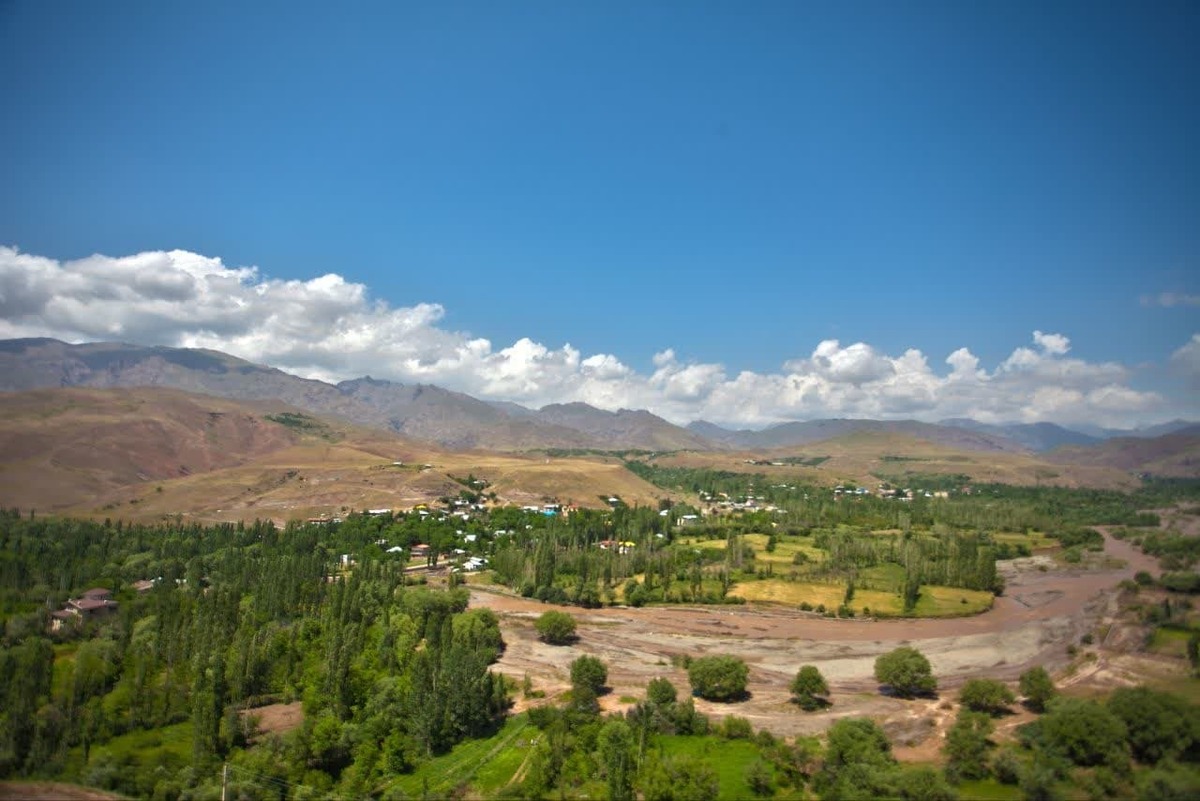 مدیر کل میراث‌فرهنگی، گردشگری و صنایع‌دستی استان البرز با اشاره به اینکه بخشی از رونق گردشگری استان وابسته به توسعه زیرساخت‌های گردشگری در روستاهاست افزود: ۴۸ روستای هدف گردشگری در البرز در سال‌های گذشته به ثبت رسید که تعدادی از آن‌ها هنوز موفق به ثبت سامانه‌ای در طرح شناسایی و ارزیابی روستا‌های هدف گردشگری نشده‌اند ودر حال اقدام و تکمیل مدارک هستند.