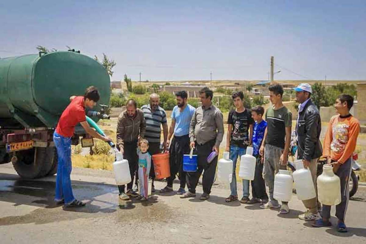 رییس مرکز ملی خشکسالی و مدیریت بحران سازمان هواشناسی نسبت به افزایش بحران آب در شمال و شرق کشور هشدار می‌دهد و می‌گوید: میزان بارش‌های کل کشور نسبت به میانگین بلند مدت حدود 21 درصد کاهش یافته است.  