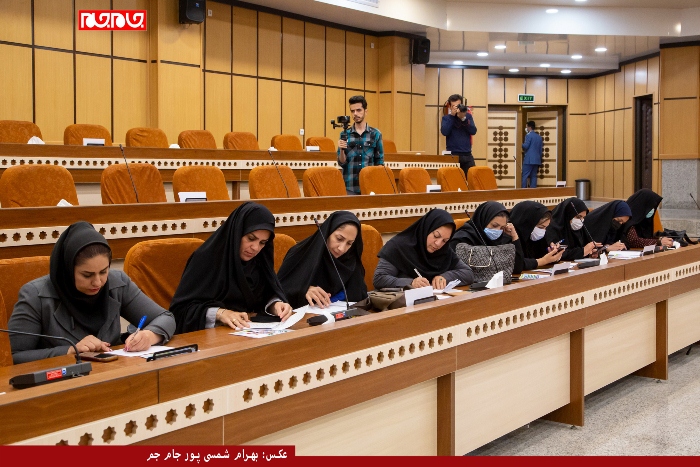 نشست خبری رئیس دانشگاه علوم پزشکی شهرکرد و هیئت رئیسه با اصحاب رسانه و مطبوعات