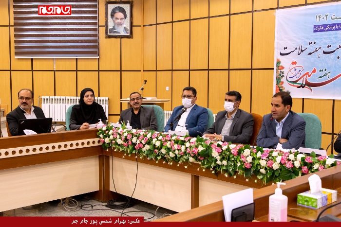 نشست خبری رئیس دانشگاه علوم پزشکی شهرکرد و هیئت رئیسه با اصحاب رسانه و مطبوعات