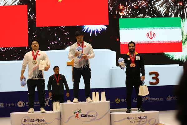 نگاهی به عملکرد ملی پوشان وزنه برداری در مسابقات آسیایی نگاهی به عملکرد ملی پوشان وزنه برداری در مسابقات آسیایی