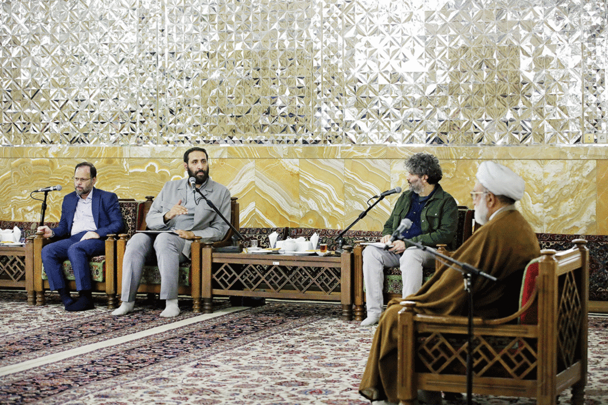 معاون سیما و اعضاى شوراى مدیران این معاونت در آستانه دهه کرامت به شهر مشهد سفر کردند. محسن برمهانی، معاون سیما و اعضاى شوراى مدیران این معاونت در نخستین برنامه سفر کارى خود به مشهد در صداوسیماى مرکز خراسان رضوى حاضر شدند.