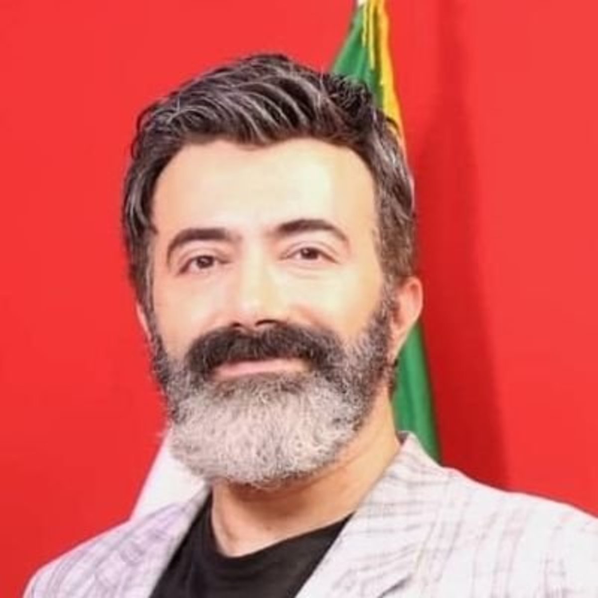 یکی از دغدغه‌های مدیران در سازمان‌ها(به‌خصوص در بخش خصوصی) ورود هوش‌مصنوعی یا همون AI به داخل سازمان است. بنابراین قبل از این‌که کار خود را با هوش‌مصنوعی در سازمان‌تان آغاز کنید، باید به‌عنوان یک مدیر یک سری سوالات را از خودتان بپرسید. دراین صورت راه برای‌تان واضح‌تر می‌شود و بهتر می‌توانید اوضاع را کنترل کنید.