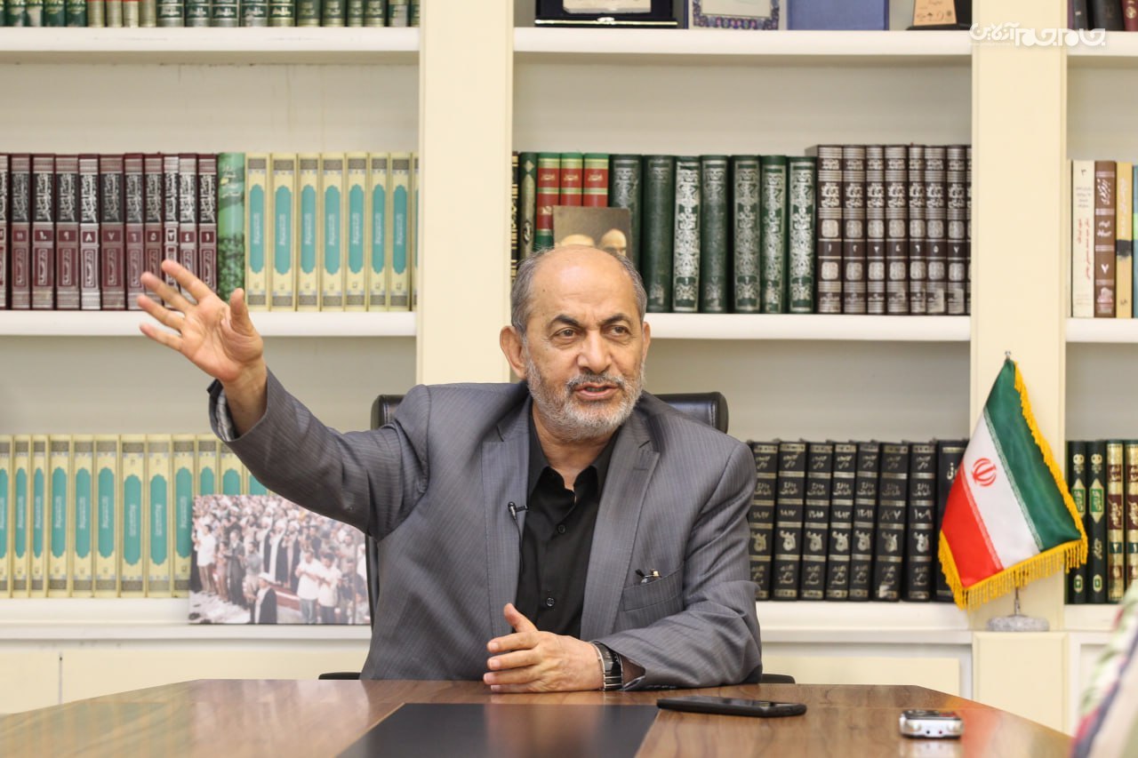 ببینید | بنی‌ صدر از ابتدا خائن بود