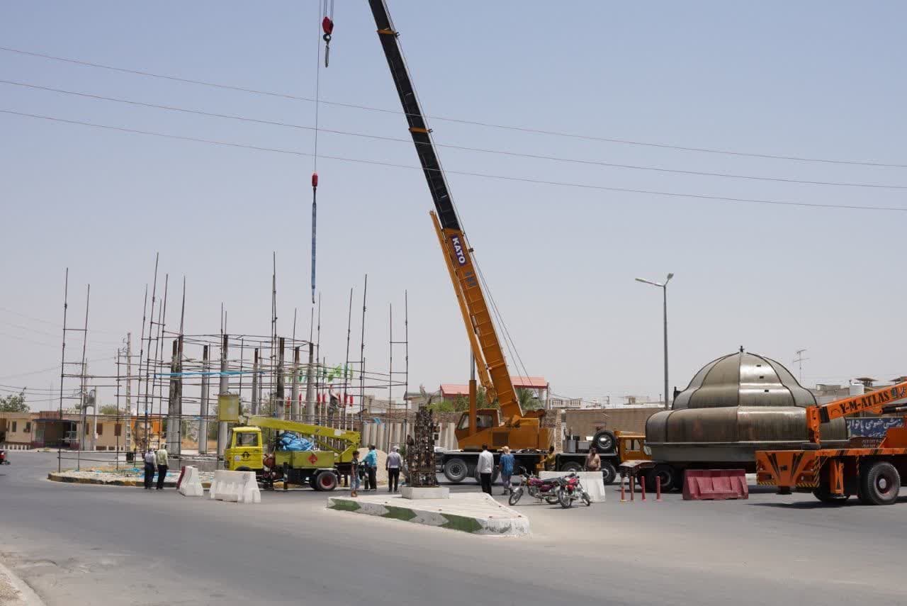 نصب مقبره حافظ در میدان حافظ برازجان نصب مقبره حافظ در میدان حافظ برازجان