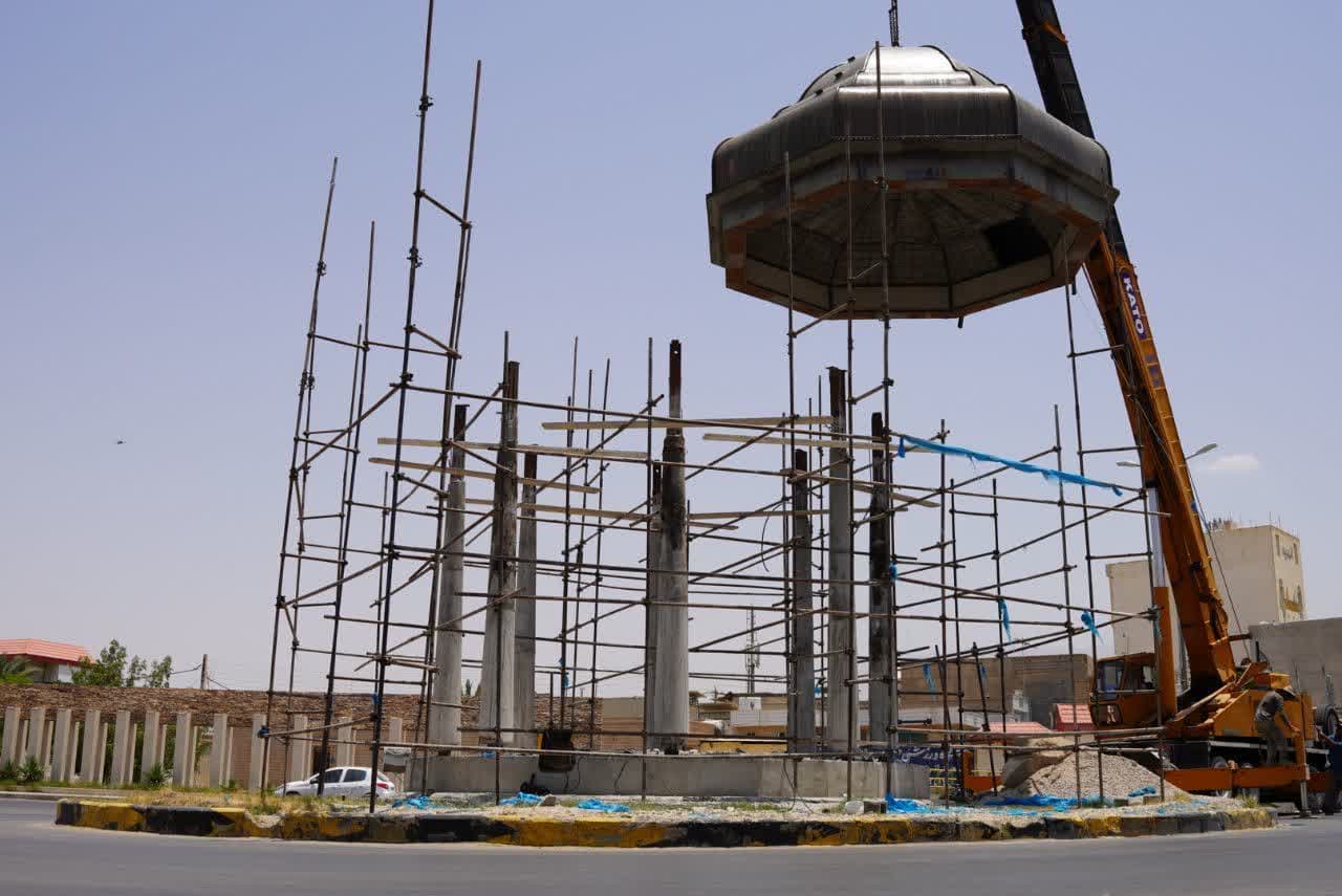 نصب مقبره حافظ در میدان حافظ برازجان نصب مقبره حافظ در میدان حافظ برازجان