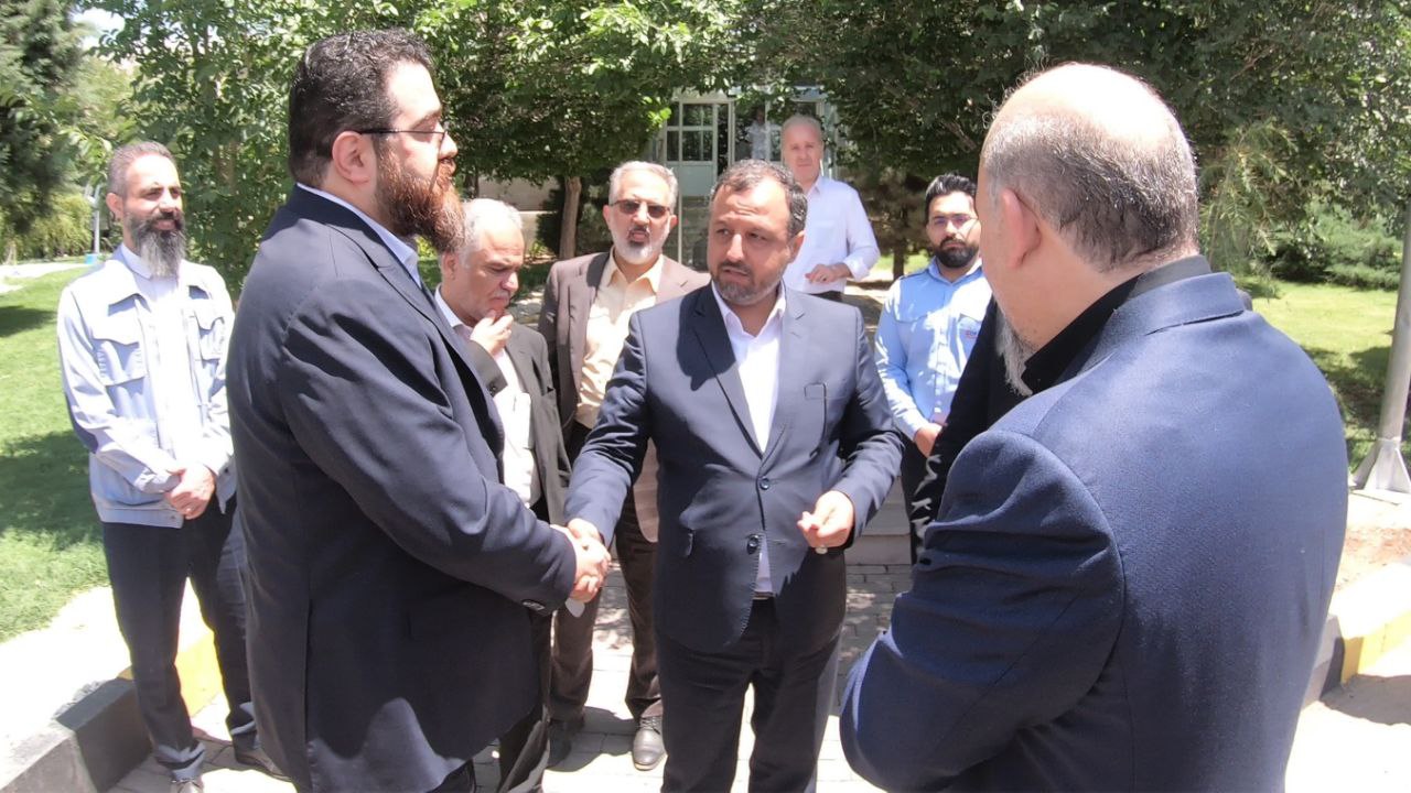 پیگیری طرح های توسعه هافمن در دیدار با وزیر امور اقتصادی و دارایی پیگیری طرح های توسعه هافمن در دیدار با وزیر امور اقتصادی و دارایی