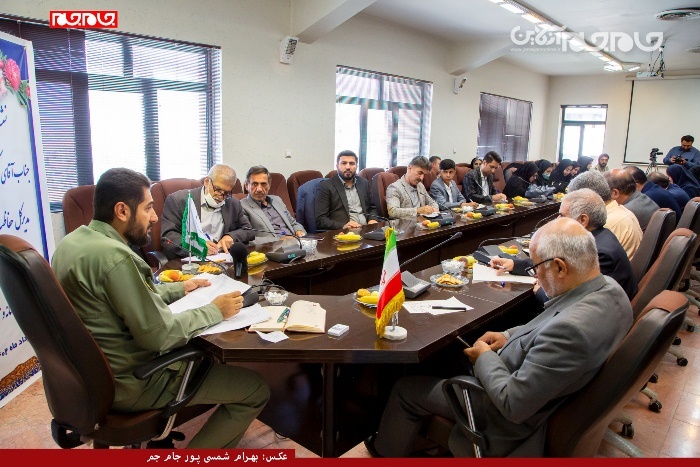 نشست خبری اصحاب قلم و رسانه با مسئول محیط زیست چهار محال و بختیاری