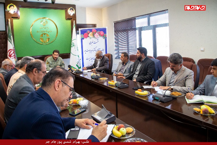 نشست خبری اصحاب قلم و رسانه با مسئول محیط زیست چهار محال و بختیاری