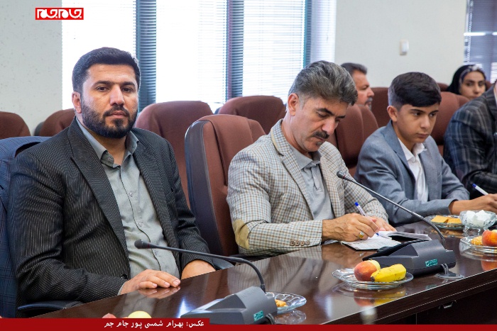 نشست خبری اصحاب قلم و رسانه با مسئول محیط زیست چهار محال و بختیاری