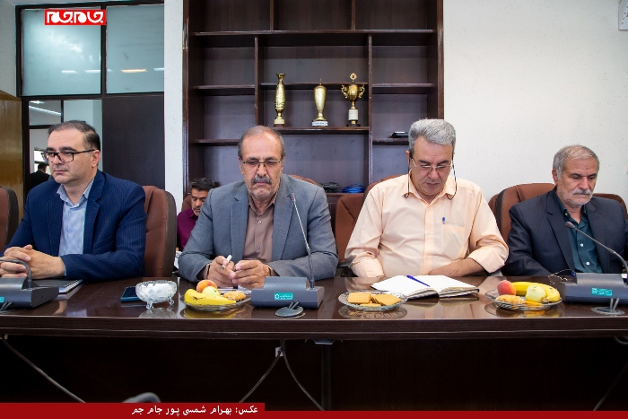 نشست خبری اصحاب قلم و رسانه با مسئول محیط زیست چهار محال و بختیاری