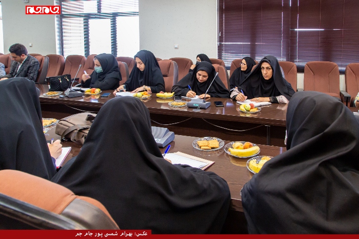 نشست خبری اصحاب قلم و رسانه با مسئول محیط زیست چهار محال و بختیاری