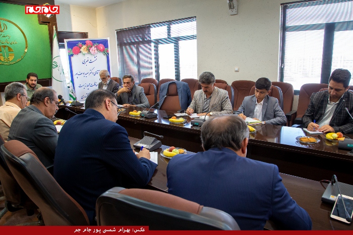 نشست خبری اصحاب قلم و رسانه با مسئول محیط زیست چهار محال و بختیاری