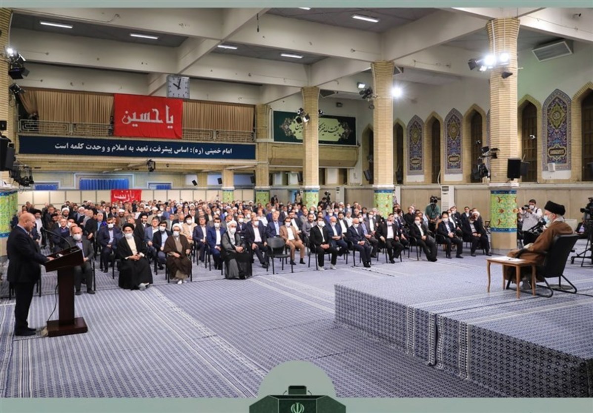 نمایندگان مجلس شورای اسلامی، صبح امروز با حضور در حسینیه امام خمینی(ره) با حضرت آیت‌الله خامنه‌ای رهبر انقلاب اسلامی دیدار کردند.