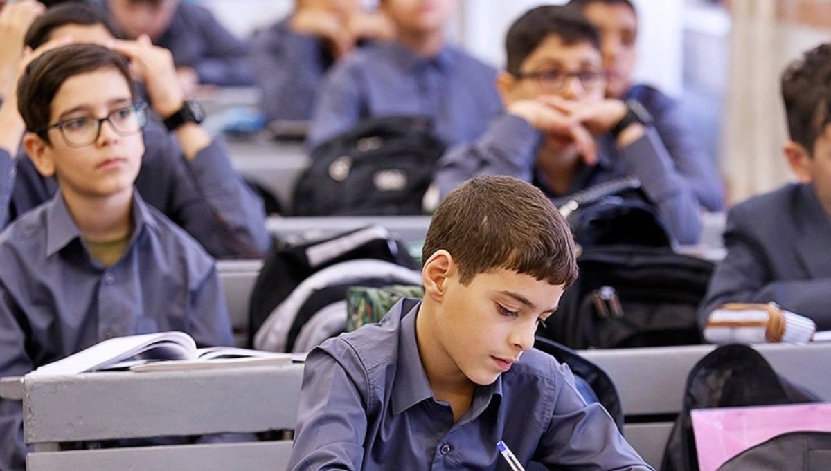 نایب رئیس کمیسیون آموزش و تحقیقات  مجلس با اشاره به اینکه افزایش شهریه مدارس غیر دولتی تخلف است، گفت: نمایندگان مجلس برای پیشگیری از چنین تخلفاتی طرح ساماندهی مدارس غیر دولتی را در دستور کار قرار داده‌اند.