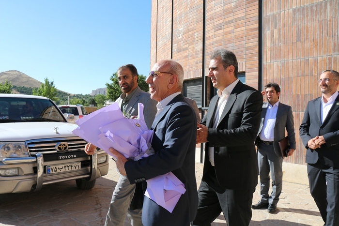 دلار را باید از تبادلات تجاری و ارزی کنار گذاشت