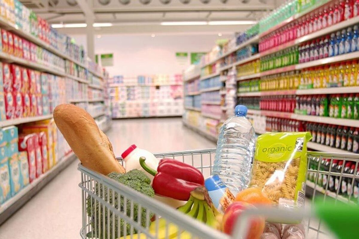 گزارش مرکز آمار ایران نشان می‌دهد تورم نقطه به نقطه مواد خوراکی در خرداد ماه امسال نسبت به میانگین ۱۲ ماه گذشته ۳۳ درصد کمتر شده که در یک دهه اخیر بی‌نظیر است.